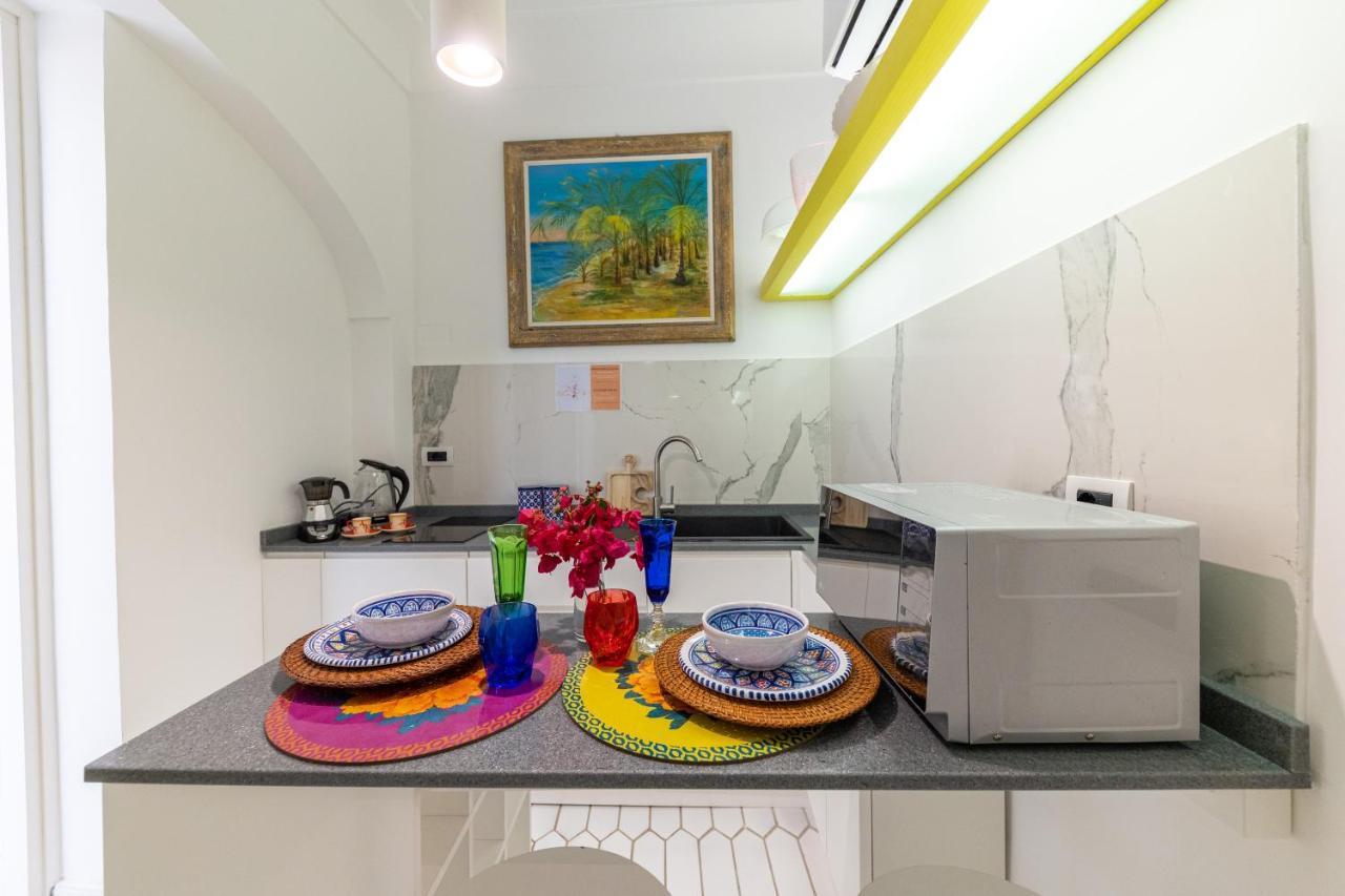Suite Apartment Capri Con Jacuzzi In Piazzetta ภายนอก รูปภาพ