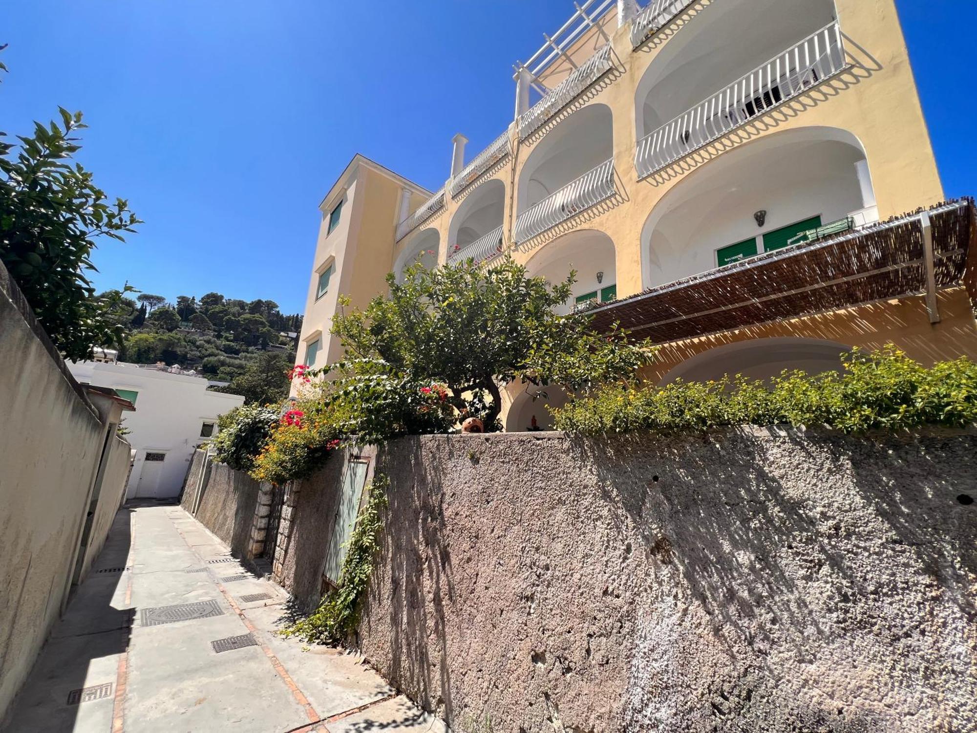 Suite Apartment Capri Con Jacuzzi In Piazzetta ภายนอก รูปภาพ