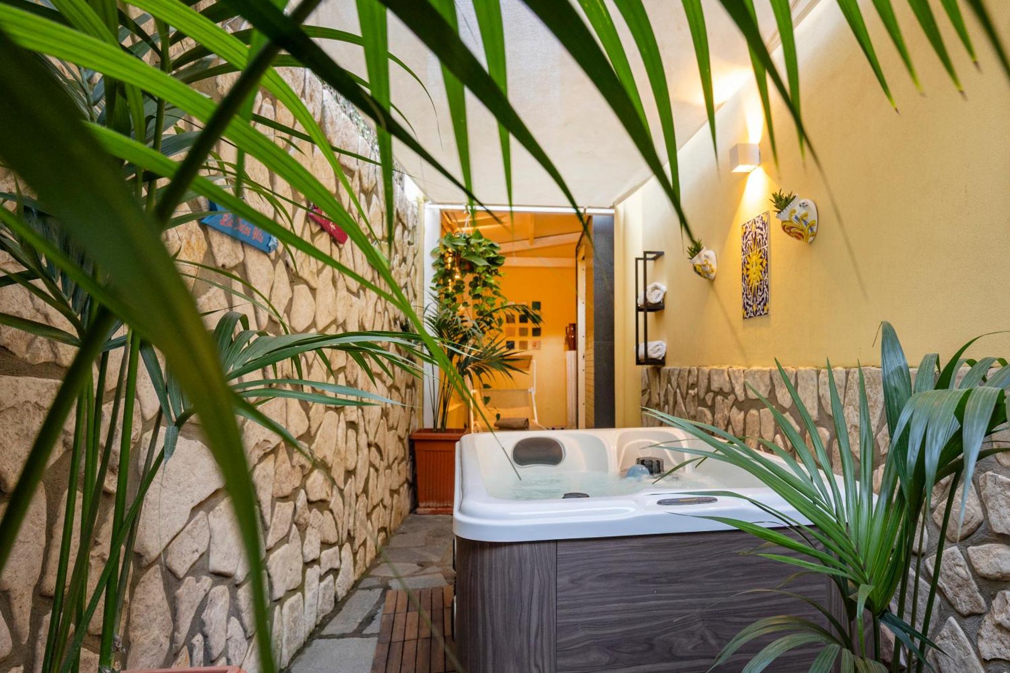 Suite Apartment Capri Con Jacuzzi In Piazzetta ภายนอก รูปภาพ